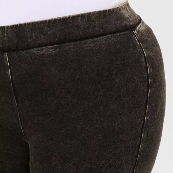 ❤️NWT VINTAGE TORRID CAPRI LEGGING - HIGH WAIST - WIDE WAISTBAND, BLACK WASH 4X - Picture 2 of 8